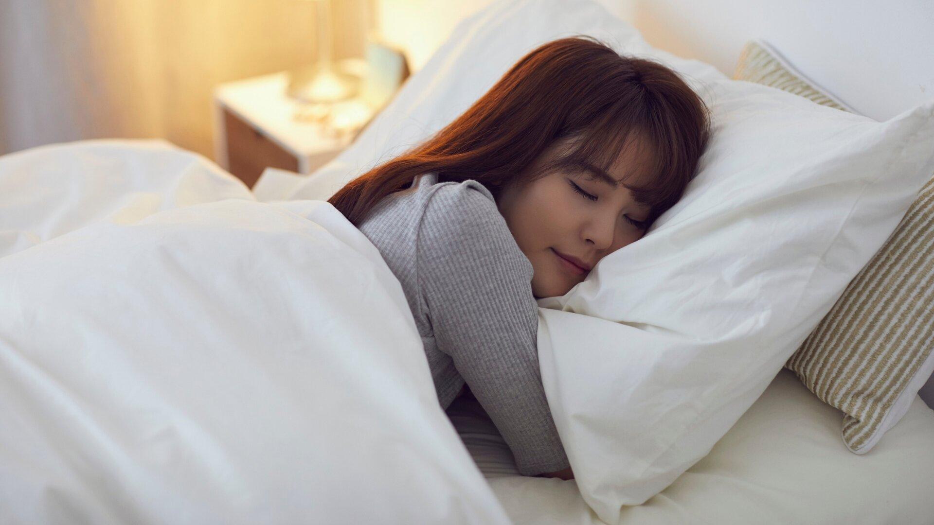 What Pillow Height Is Right for Your Sleeping Position? 1